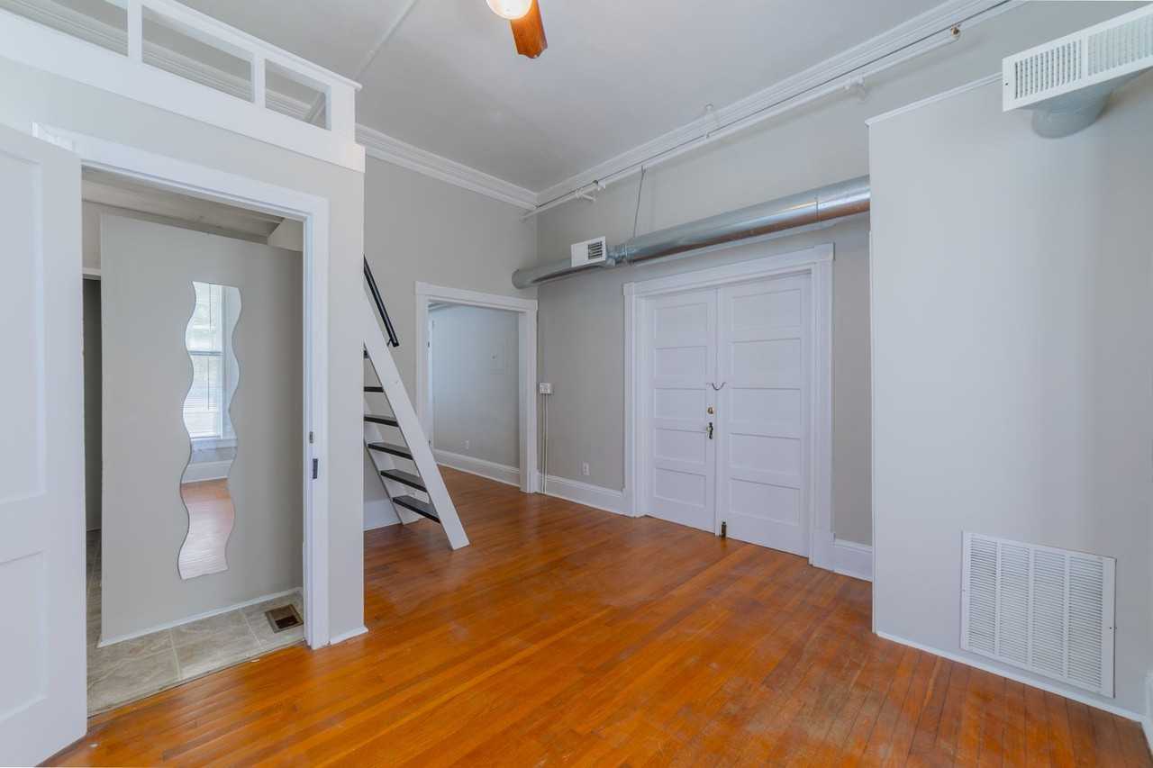 Victorian Village Apartments - Photo 5 of 18