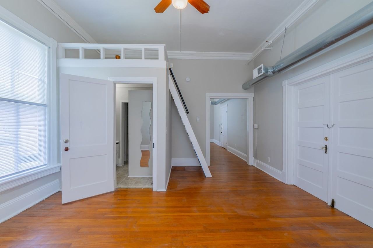 Victorian Village Apartments - Photo 7 of 18