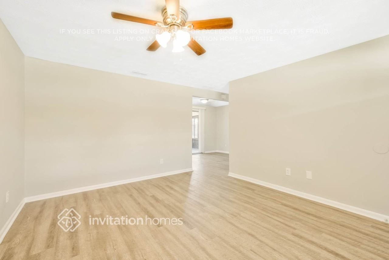 4238 Sabine Dr - Photo 3 of 26