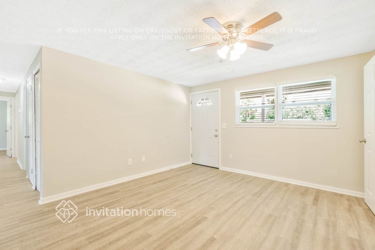 4238 Sabine Dr - Photo 4 of 26