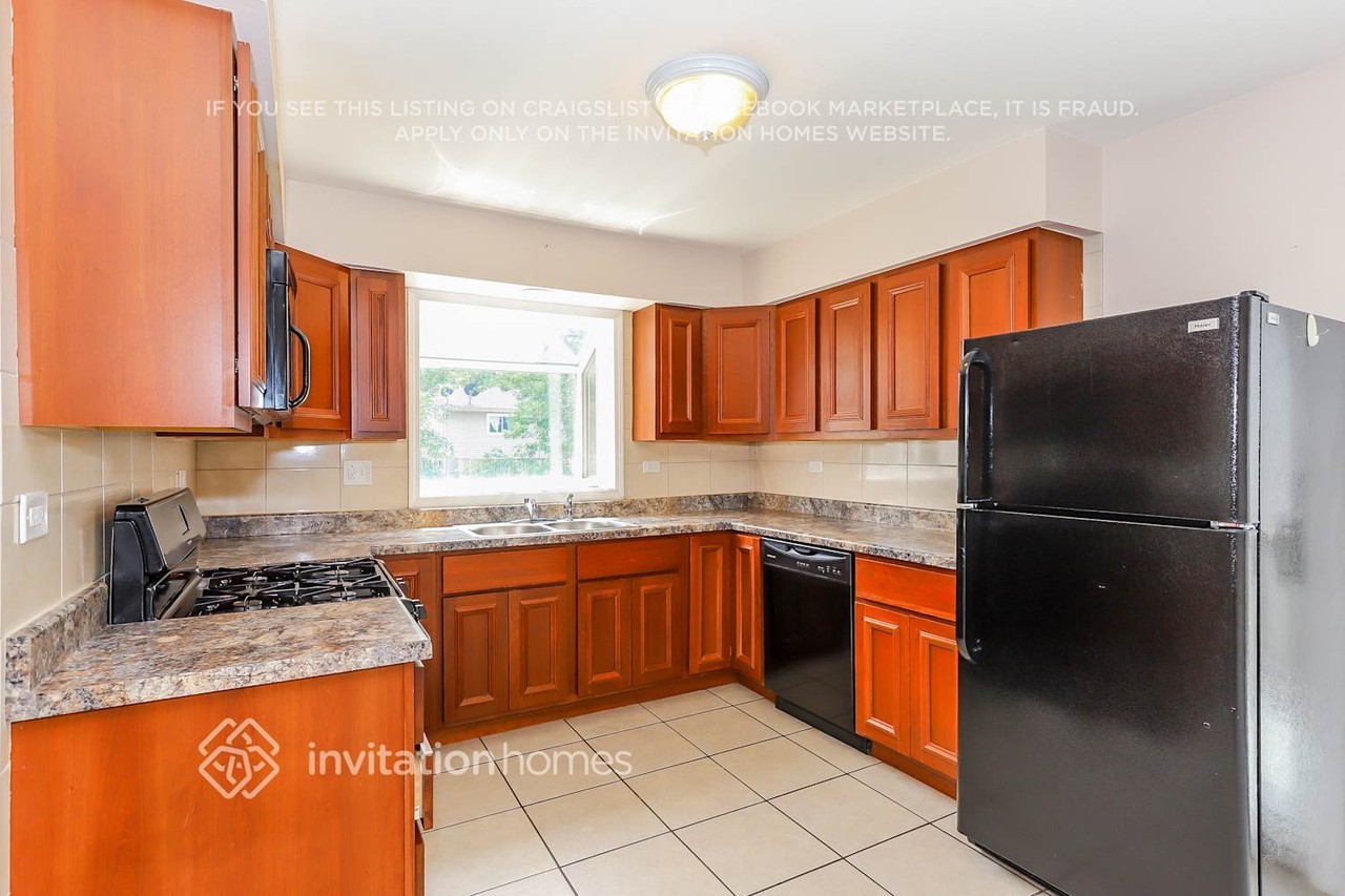 1718 President St - Photo 3 of 12