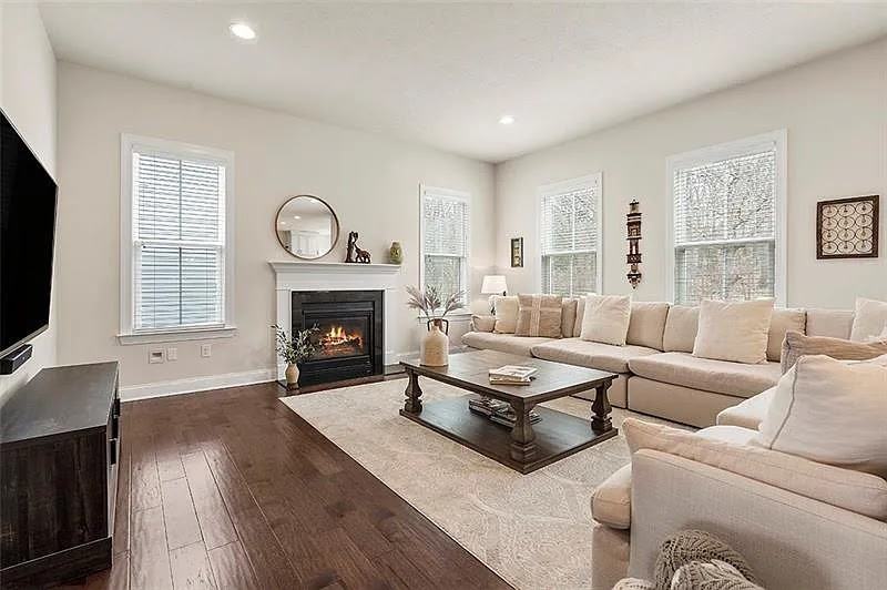 145 Seneca Pl #NA - Photo 3 of 15