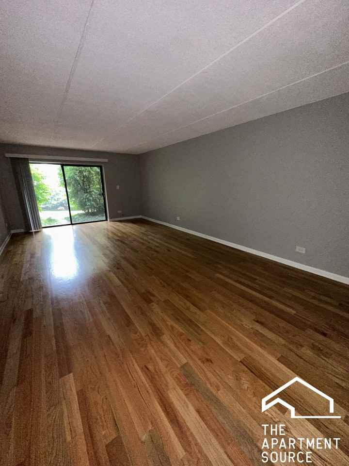 525 N Quentin Rd #303 - Photo 3 of 12