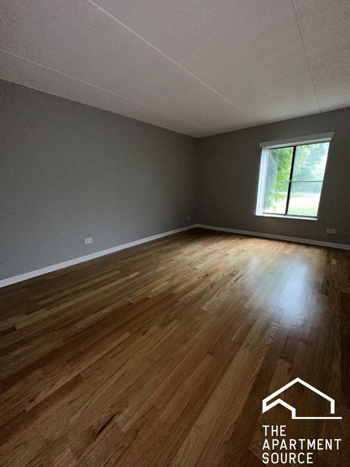 525 N Quentin Rd #303 - Photo 7 of 12