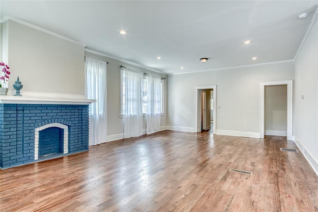 389 Linden Ave Ne - Photo 3 of 16