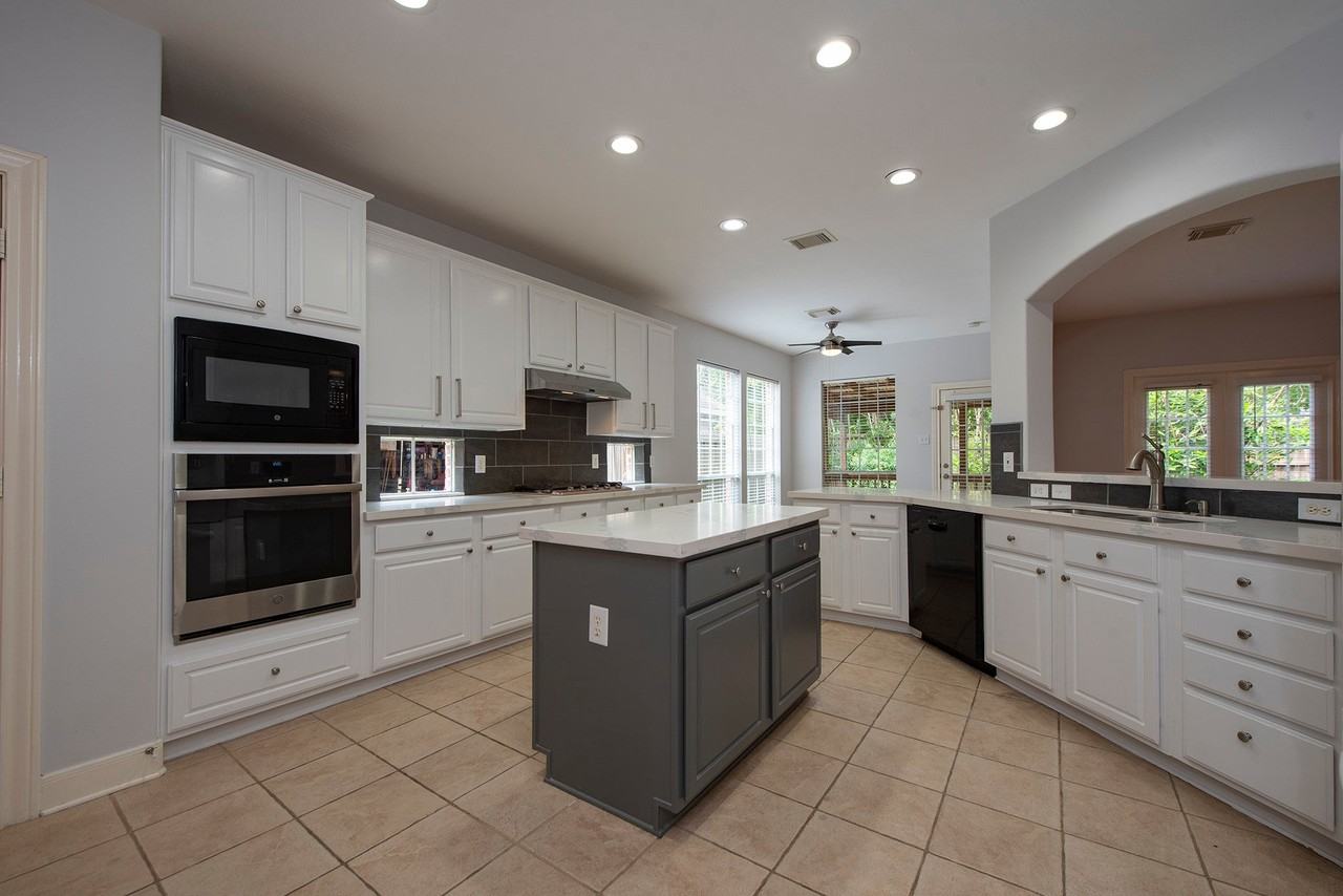 3238 Enclave Ln - Photo 2 of 33