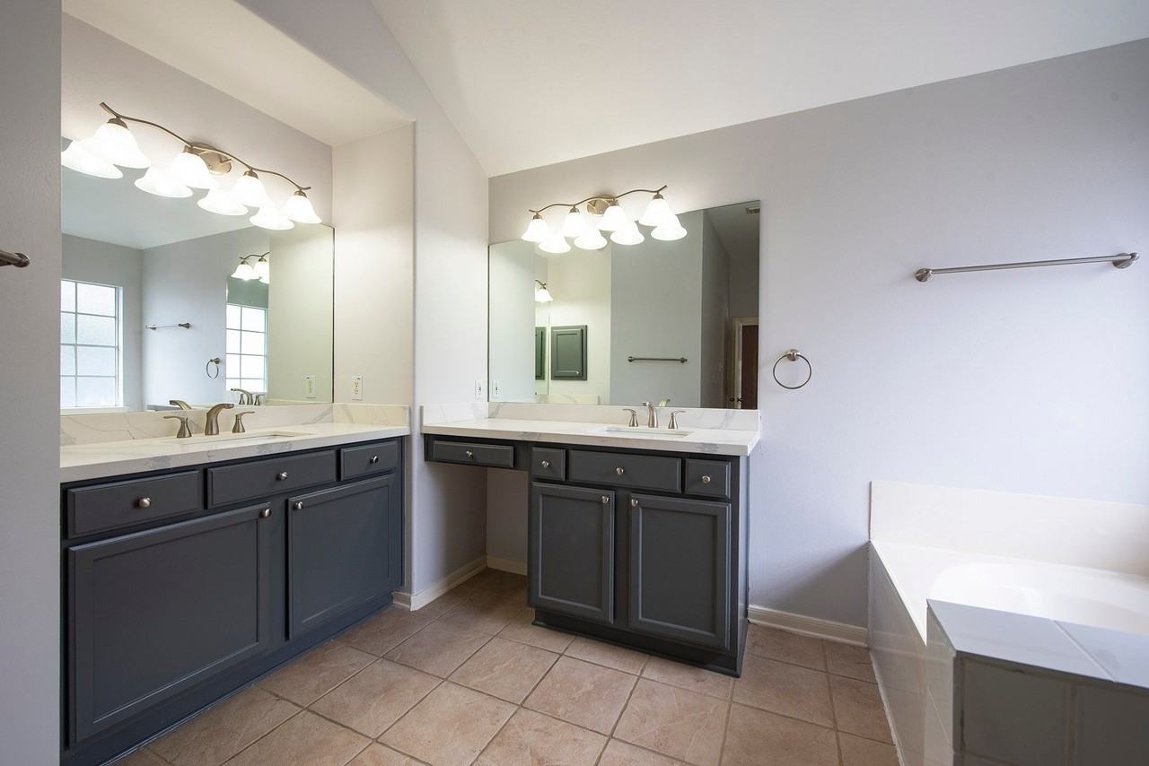 3238 Enclave Ln - Photo 4 of 33