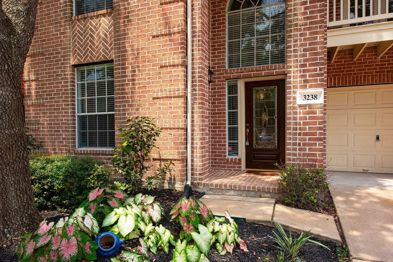 3238 Enclave Ln - Photo 6 of 33