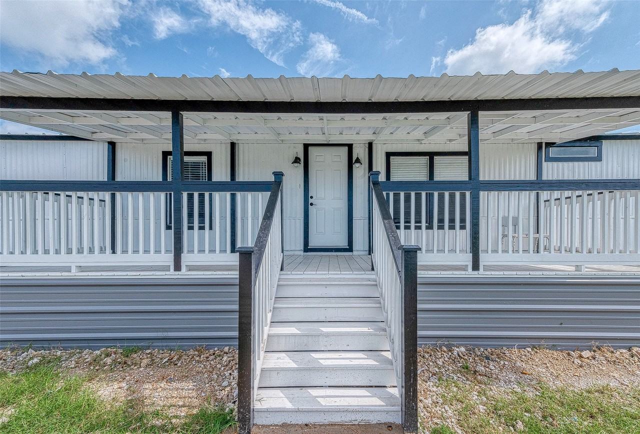 8240 Bullard Road - Photo 6 of 41