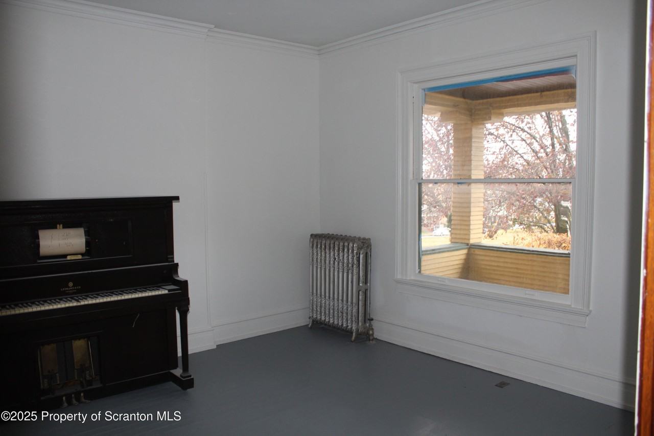 220 Colfax Ave - Photo 7 of 16