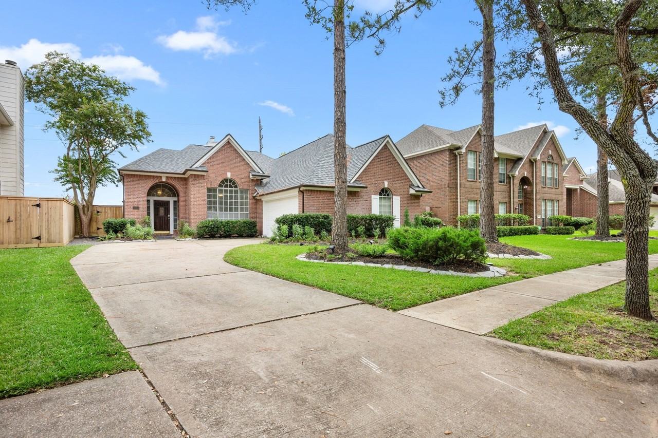 4702 Forest Home Dr - Photo 2 of 30