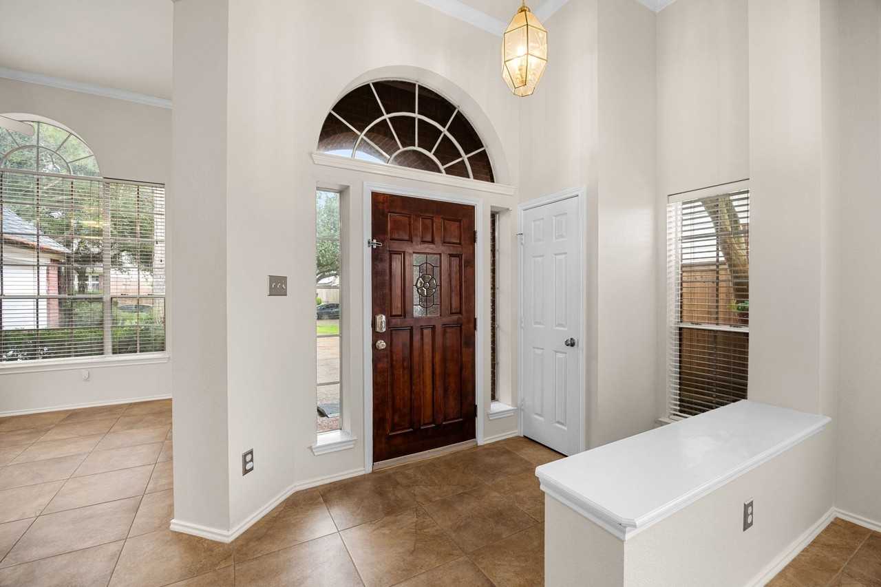 4702 Forest Home Dr - Photo 4 of 30