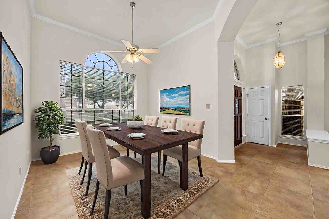 4702 Forest Home Dr - Photo 5 of 30