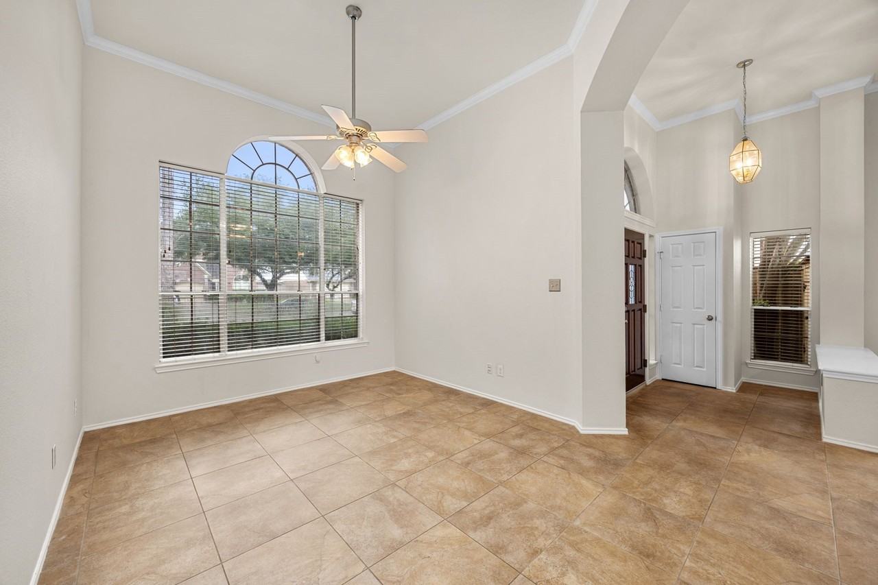 4702 Forest Home Dr - Photo 6 of 30