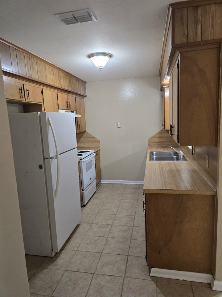 116 Woodland Cir Apt A - Photo 2 of 8