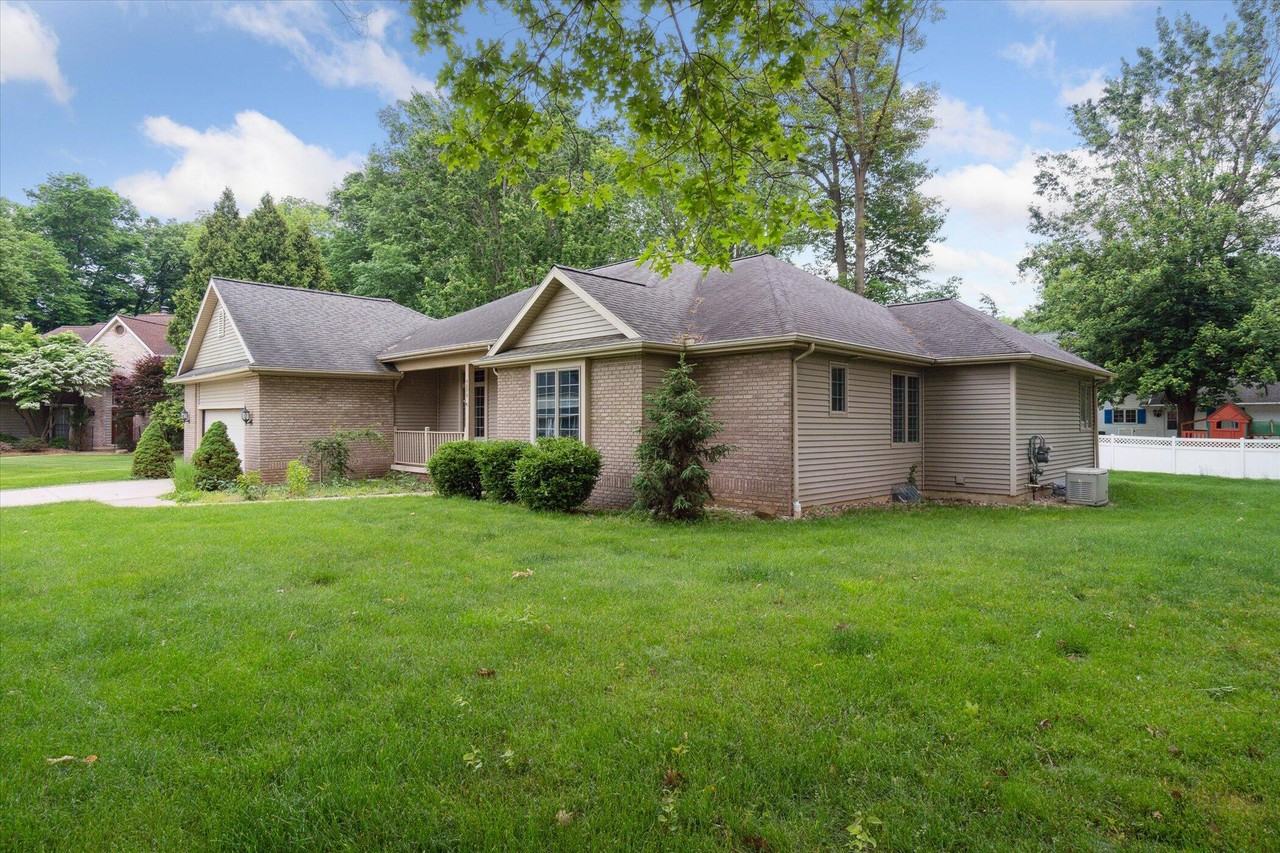 5279 Thames Ct - Photo 3 of 50