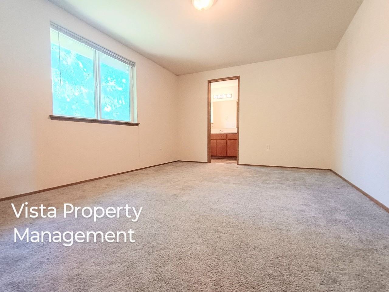 BIG 2 Bed / 2 Bath apartment, commute friendly Bonney Lake location! - Photo 3 of 22