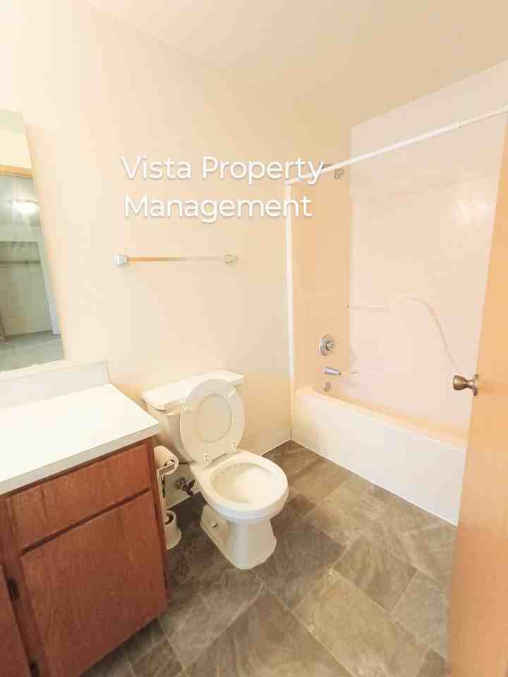 BIG 2 Bed / 2 Bath apartment, commute friendly Bonney Lake location! - Photo 4 of 22