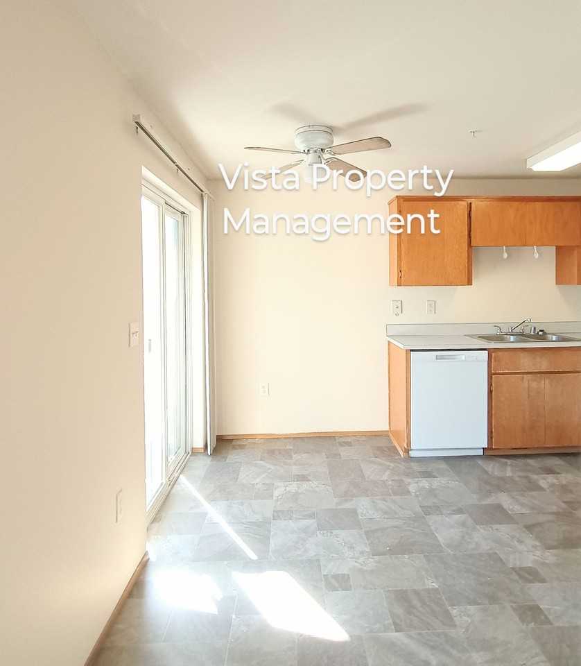 BIG 2 Bed / 2 Bath apartment, commute friendly Bonney Lake location! - Photo 5 of 22