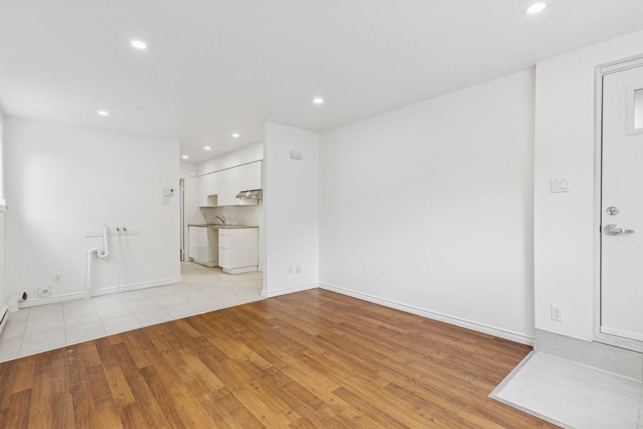 8697 Rue Lucien-Plante - Photo 2 of 10