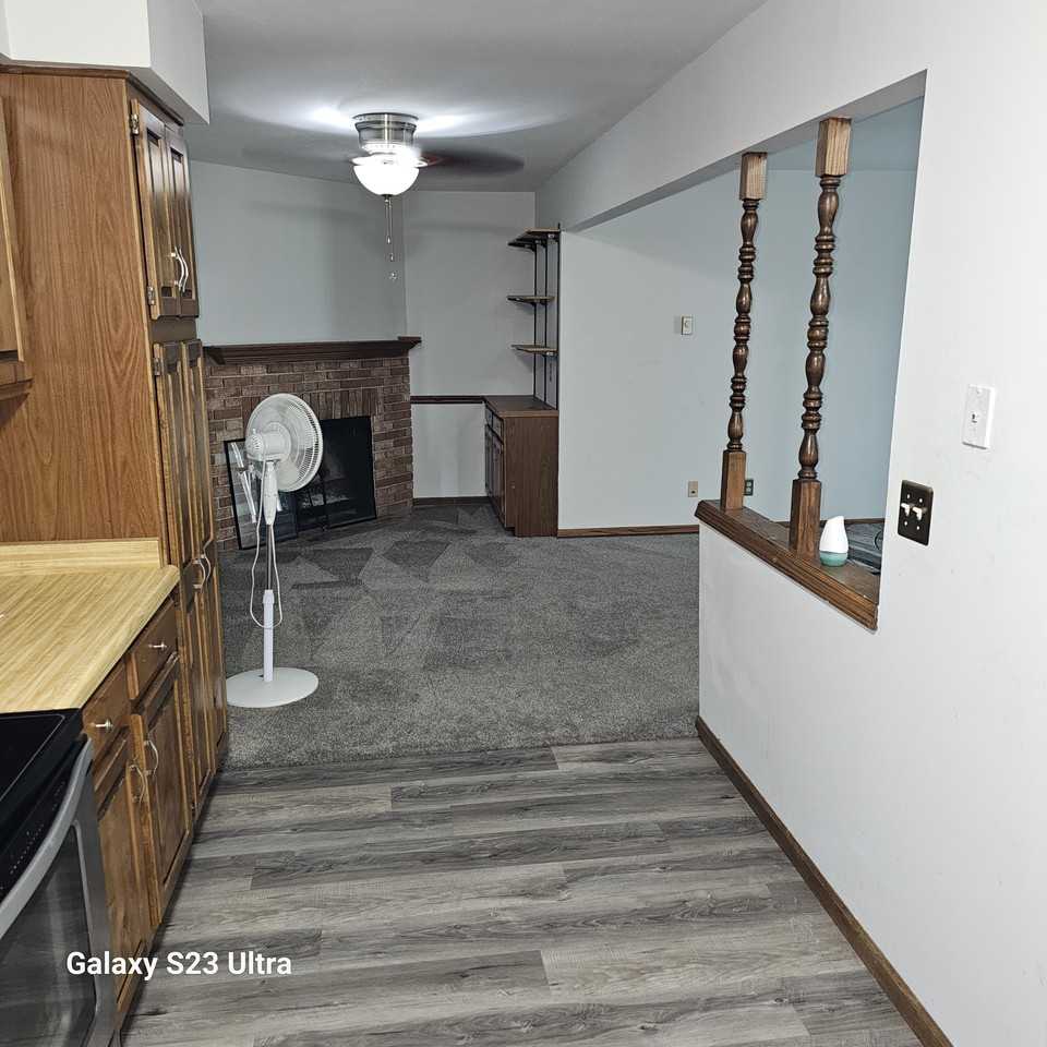 1224 E Decorah Rd #7 - Photo 2 of 14