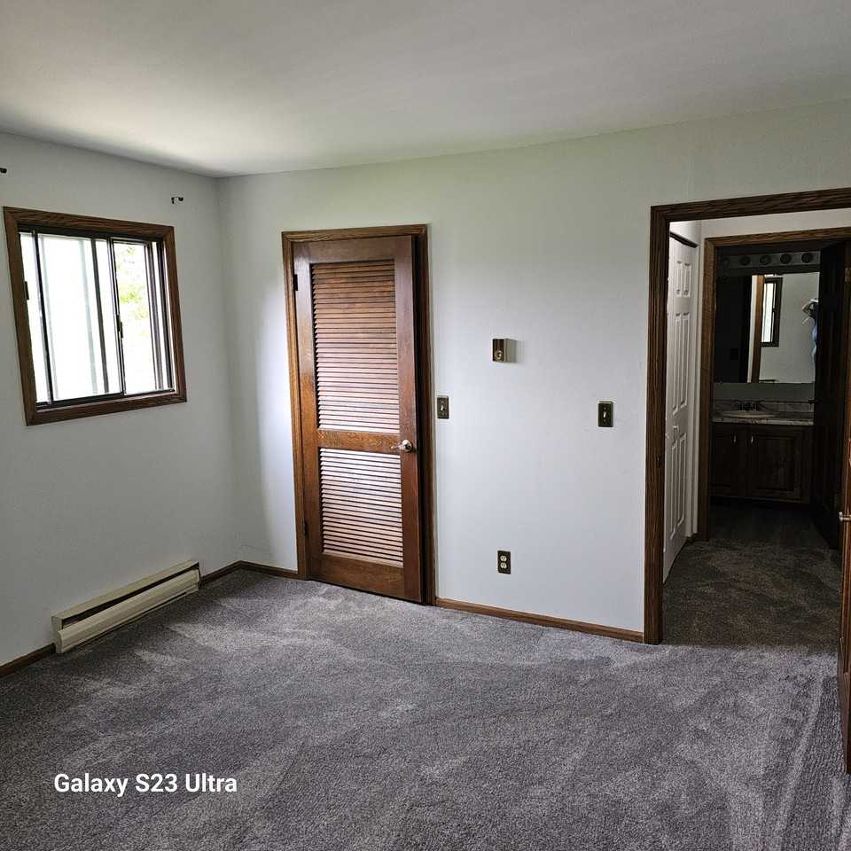 1224 E Decorah Rd #7 - Photo 3 of 14