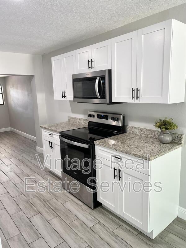 4203 E Yukon St - Photo 5 of 27