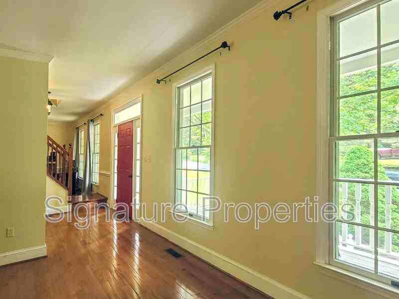 105 Oakwood Dr - Photo 4 of 29