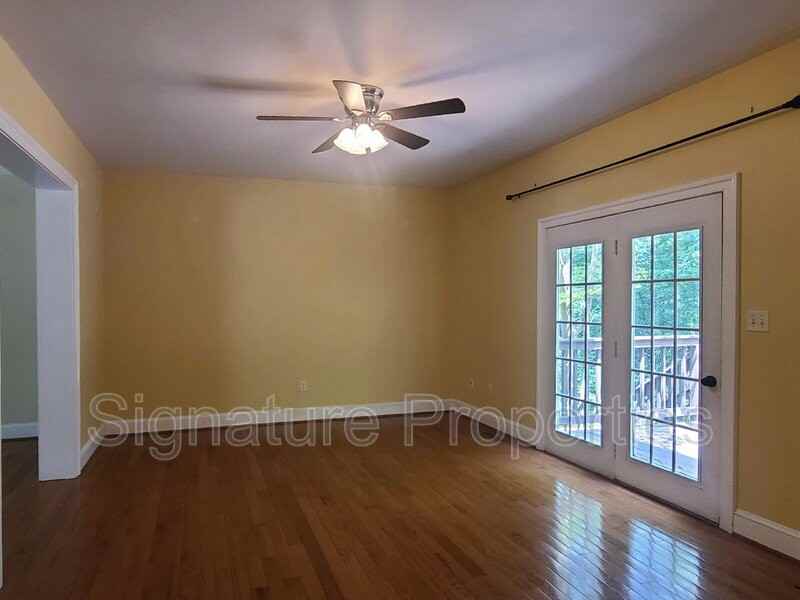 105 Oakwood Dr - Photo 6 of 29