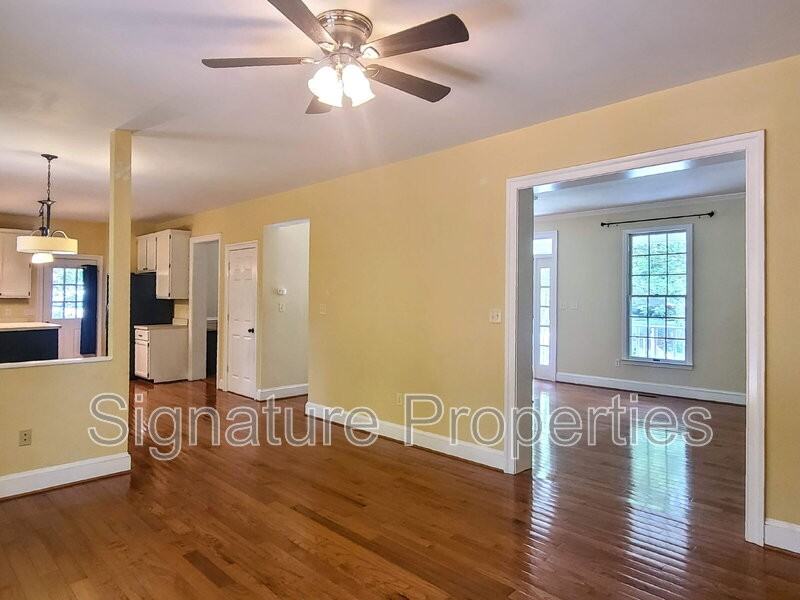 105 Oakwood Dr - Photo 7 of 29