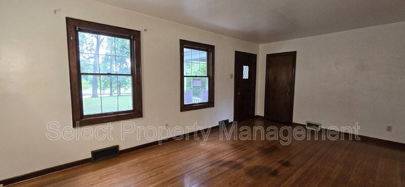 7532 W Jefferson Blvd - Photo 3 of 24