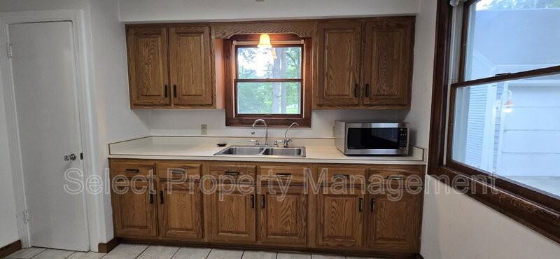 7532 W Jefferson Blvd - Photo 6 of 24