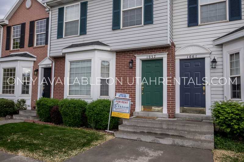 1057 Se - Photo 3 of 33