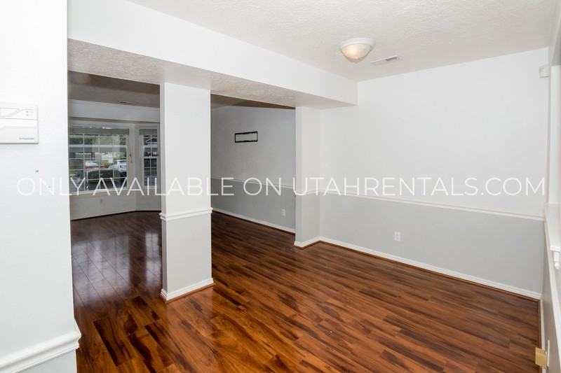 1057 Se - Photo 5 of 33