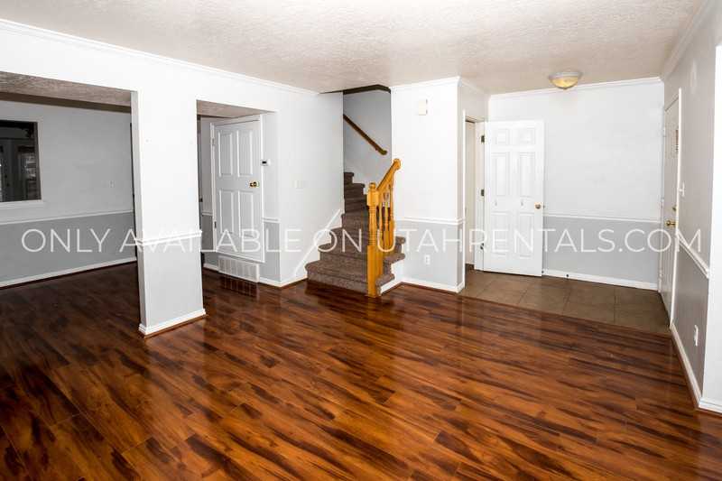 1057 Se - Photo 6 of 33