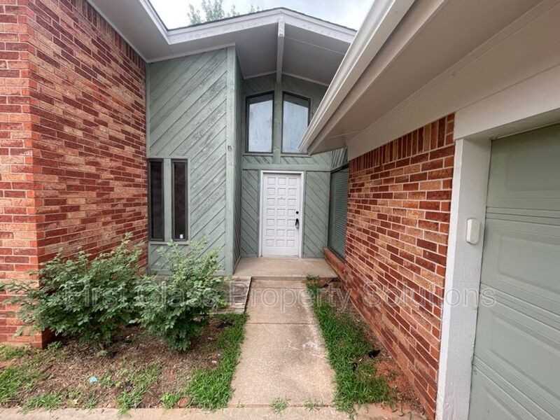 623 N Canadian Ter - Photo 3 of 32