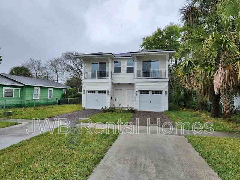 629 3rd Ave S - Photo 2 of 8