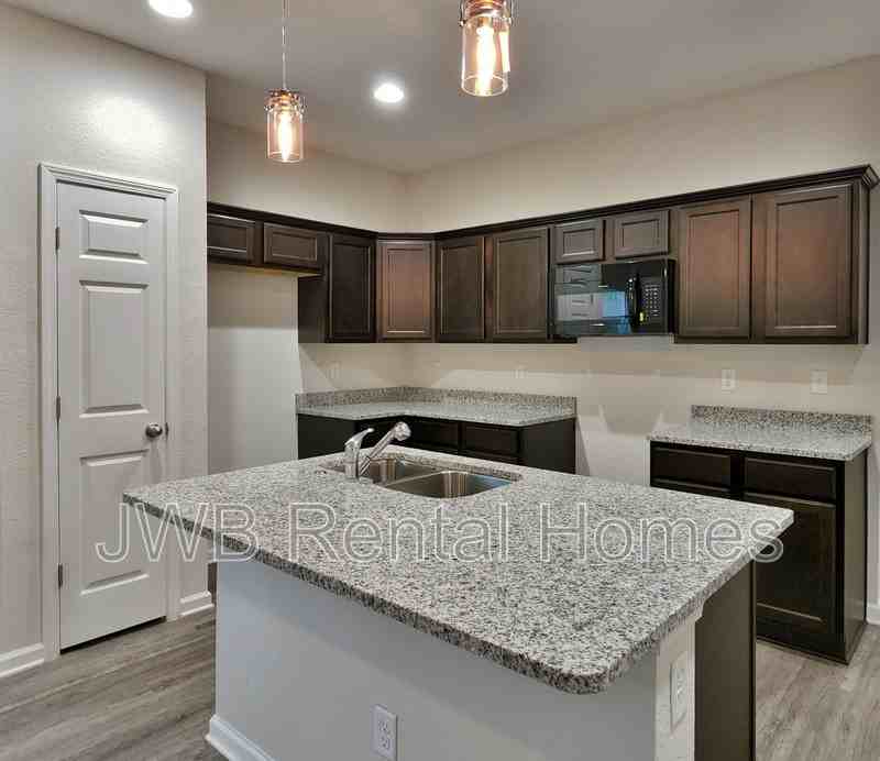 629 3rd Ave S - Photo 3 of 8