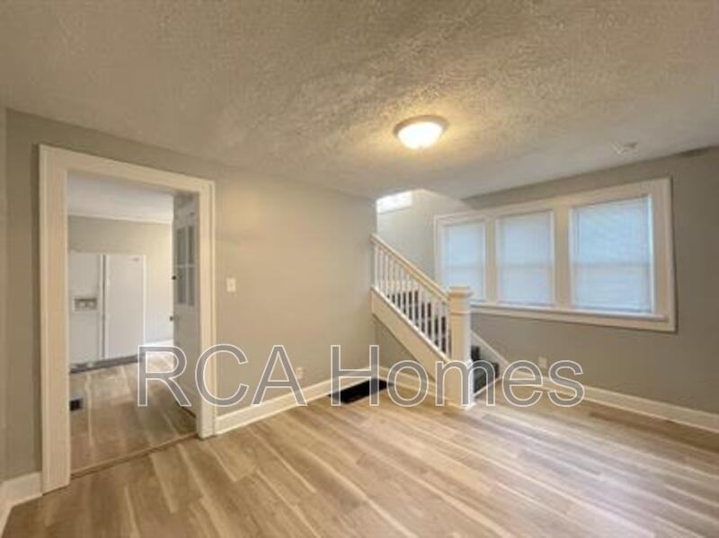 367 S Grand Ave - Photo 2 of 13