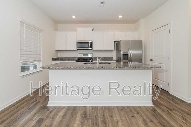 1005 Curly Top Ln - Photo 2 of 23