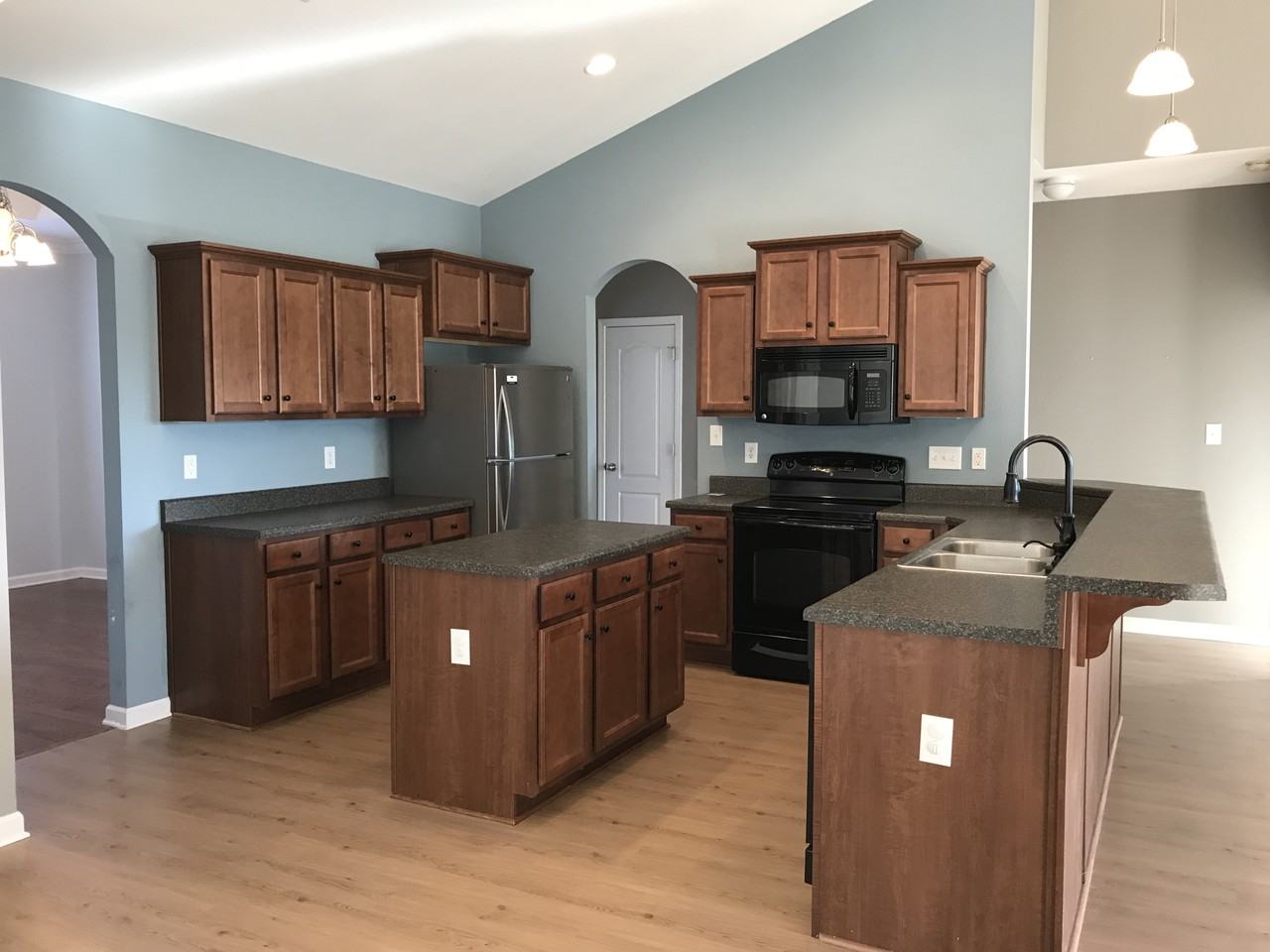 24015 Limerick Ln - Photo 3 of 22