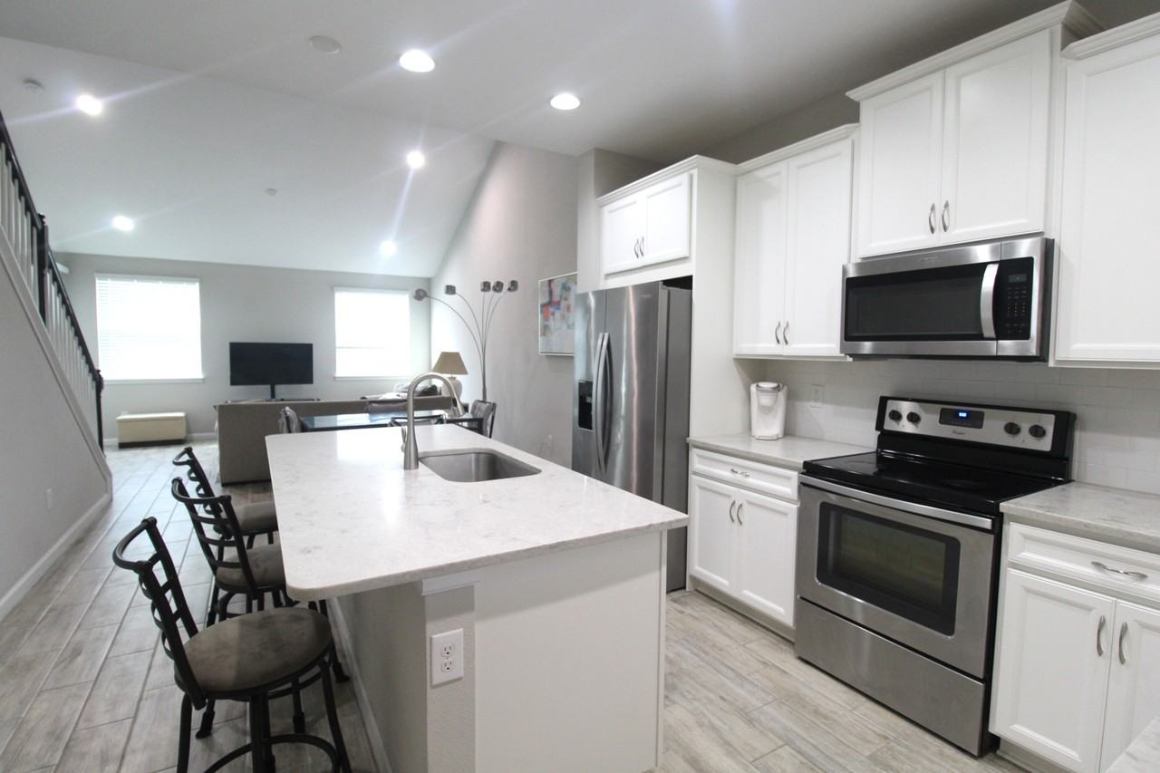 11819 Brookside Dr - Photo 2 of 40