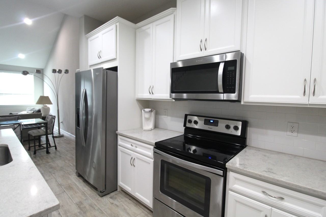 11819 Brookside Dr - Photo 3 of 40