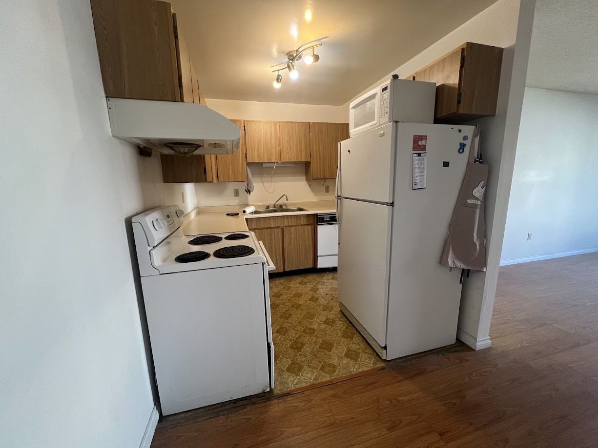 217-8500 Lansdowne Manor - Photo 2 of 8