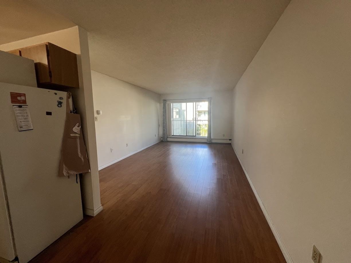 217-8500 Lansdowne Manor - Photo 3 of 8