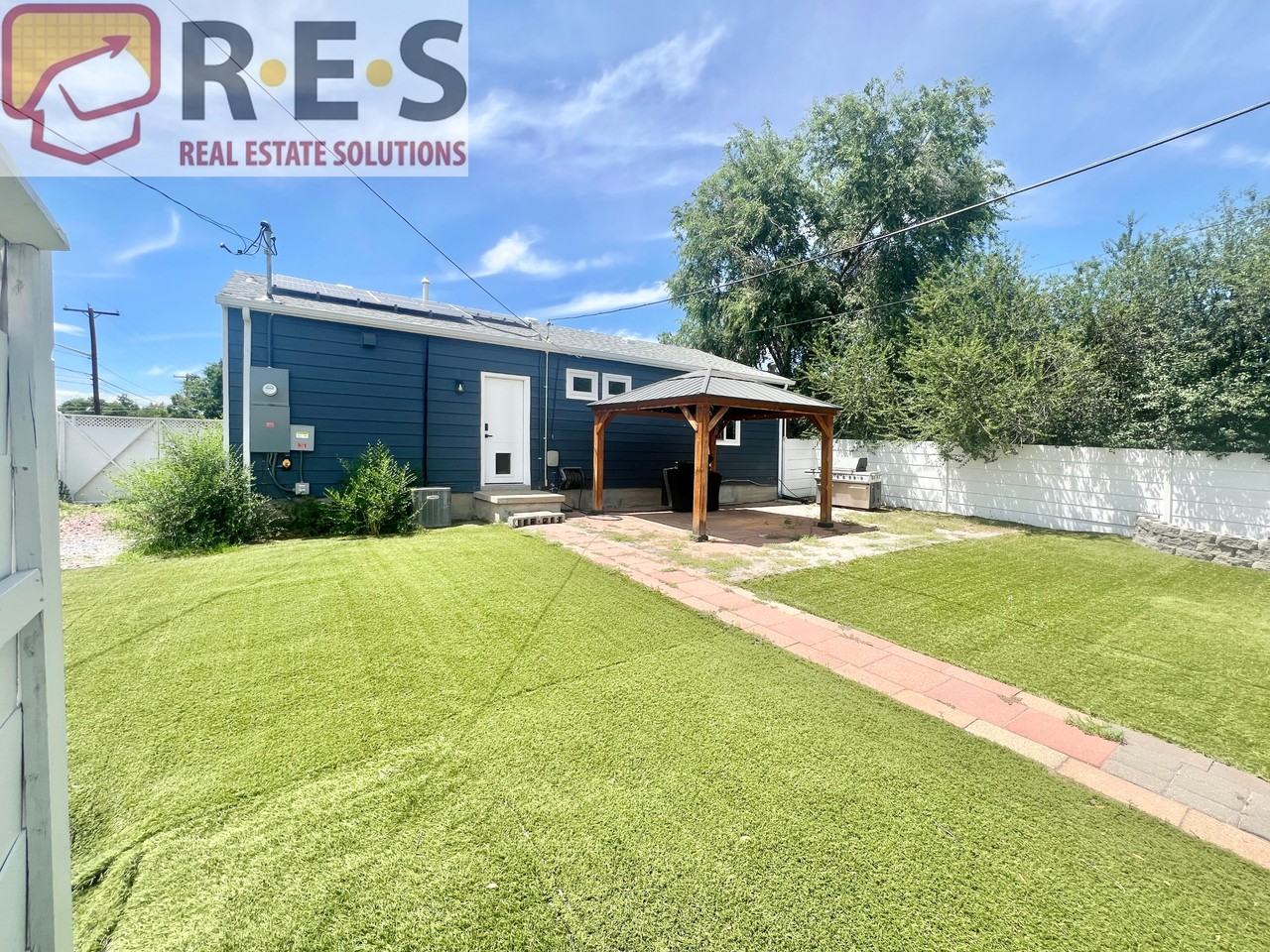 1498 S Perry St - Photo 2 of 11