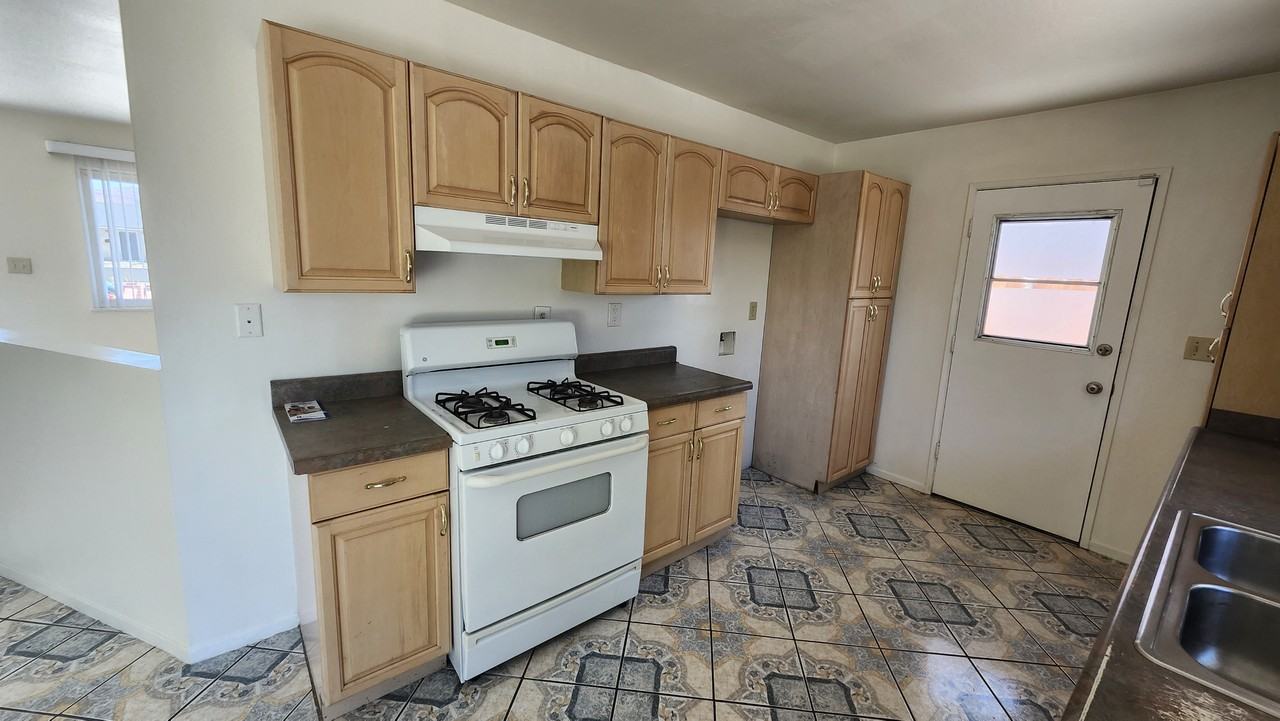 1509 E Oak Ave - Photo 5 of 18