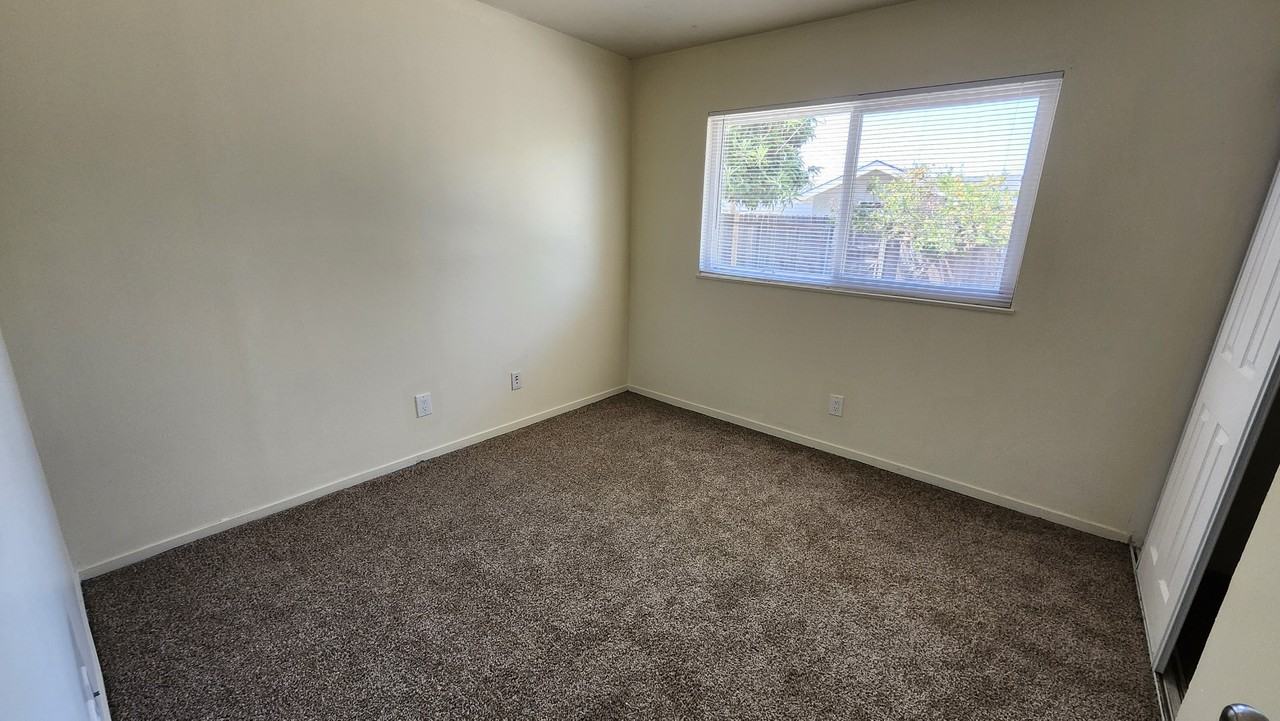 1509 E Oak Ave - Photo 7 of 18