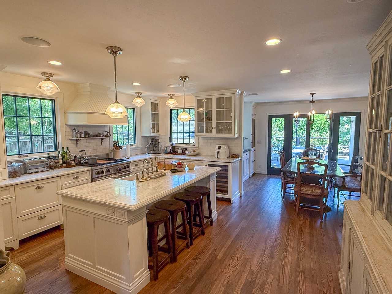 245 Alexander Ave - Photo 2 of 13