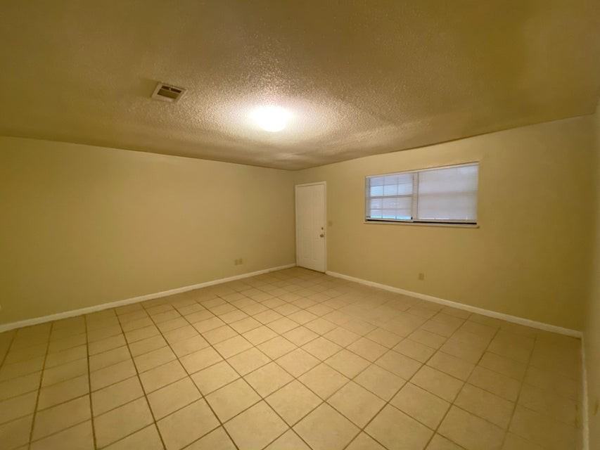 1102 N 20th St - Photo 2 of 6